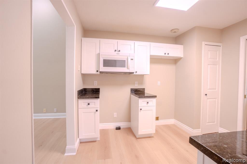 5235 Royal Vale Lane, 70, Dearborn, MI 48126 — Photo 11