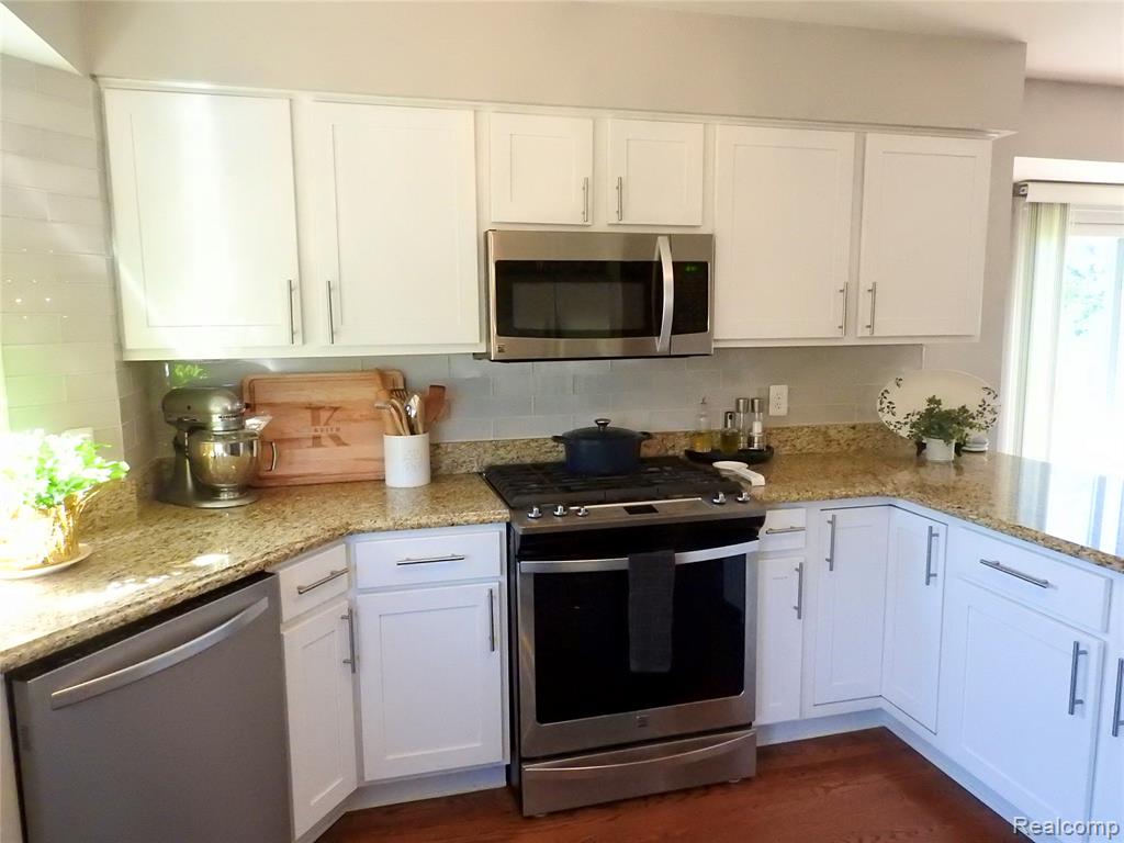 43124 Gina Drive, Sterling Heights, MI 48314 — Photo 6