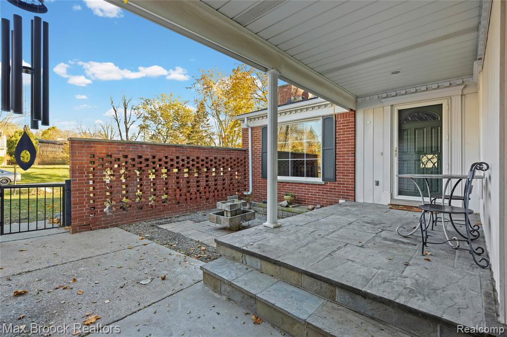 2724 Alveston Drive, Bloomfield, MI 48304 — Photo 40