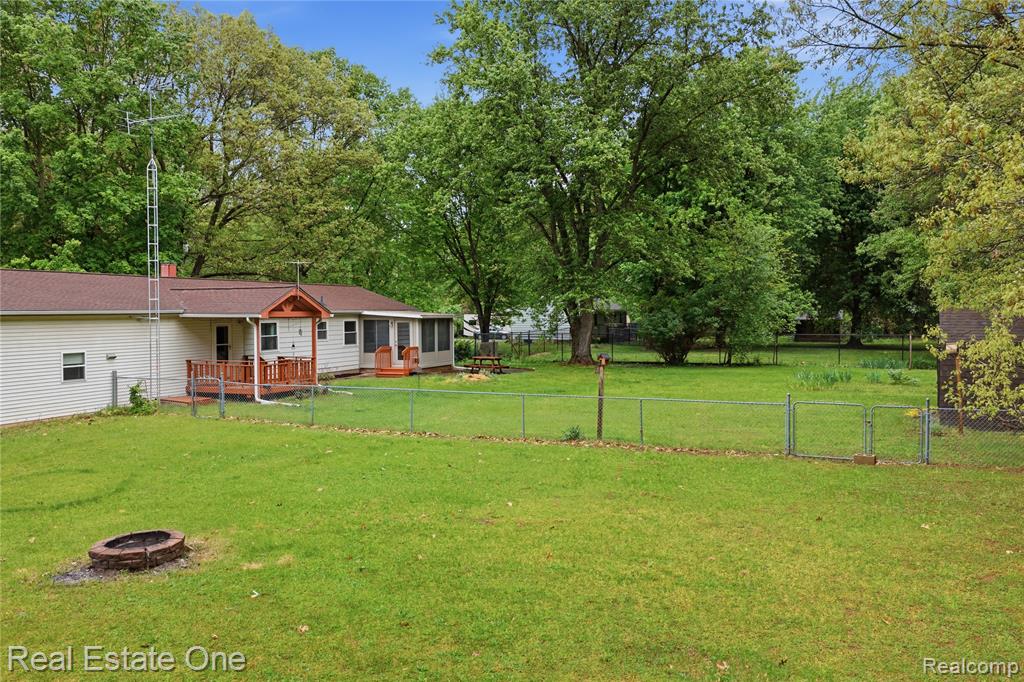 9715 Galatian Drive, Whitmore Lake, MI 48189 — Photo 25
