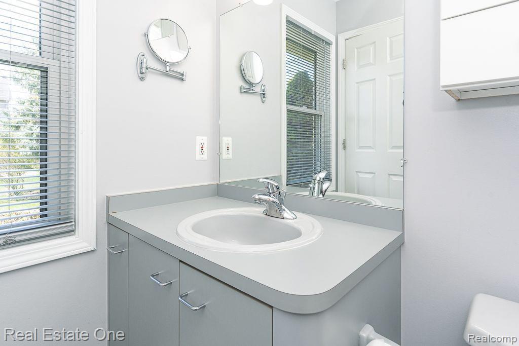 40323 FORDWICH Drive, Sterling Heights, MI 48310 — Photo 33