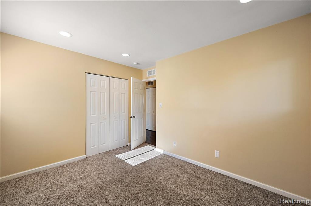 26061 Cameo Court, Madison Heights, MI 48071 — Photo 37