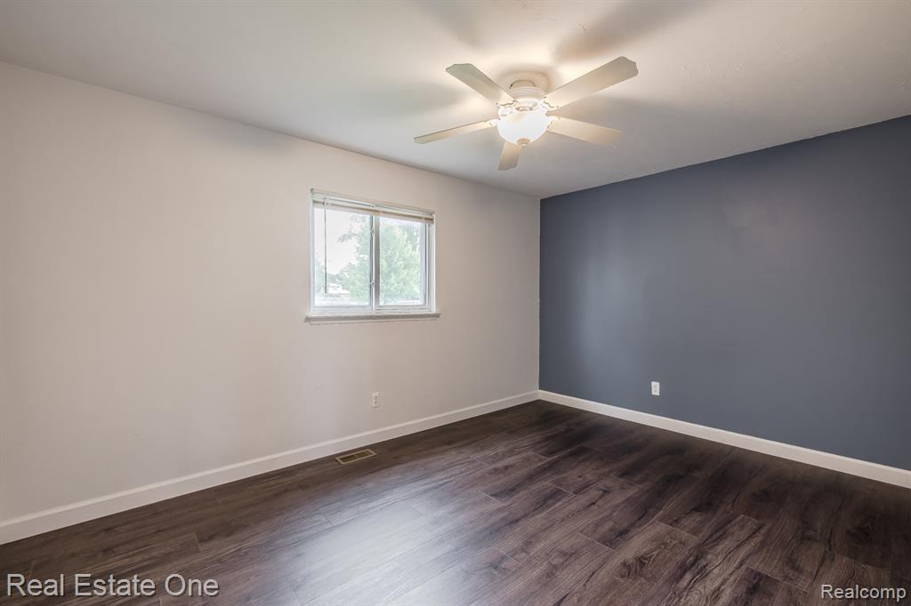 40026 Kristen Drive, Sterling Heights, MI 48310 — Photo 16
