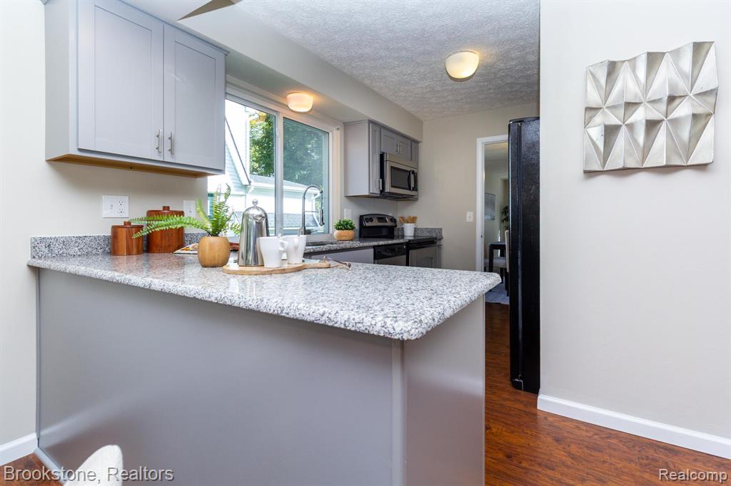 4335 Cypress Drive, Troy, MI 48085 — Photo 14