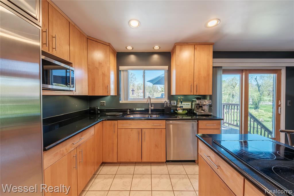 117 Coachlamp Road, Rochester, MI 48306 — Photo 16