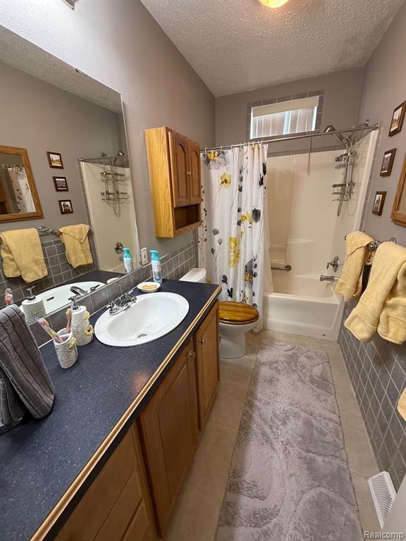 16106 Landcaster Way, Holly, MI 48442 — Photo 11