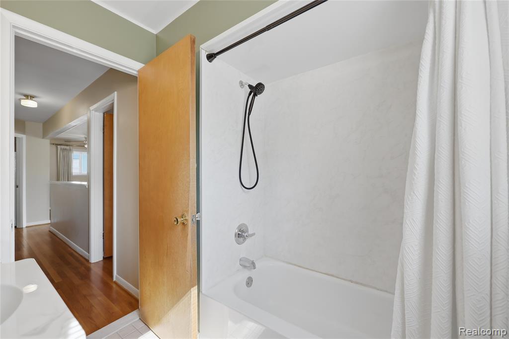 348 Sonia Avenue, Madison Heights, MI 48071 — Photo 19
