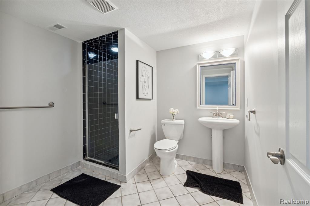 45516 VIOLET Lane, Novi, MI — Photo 45