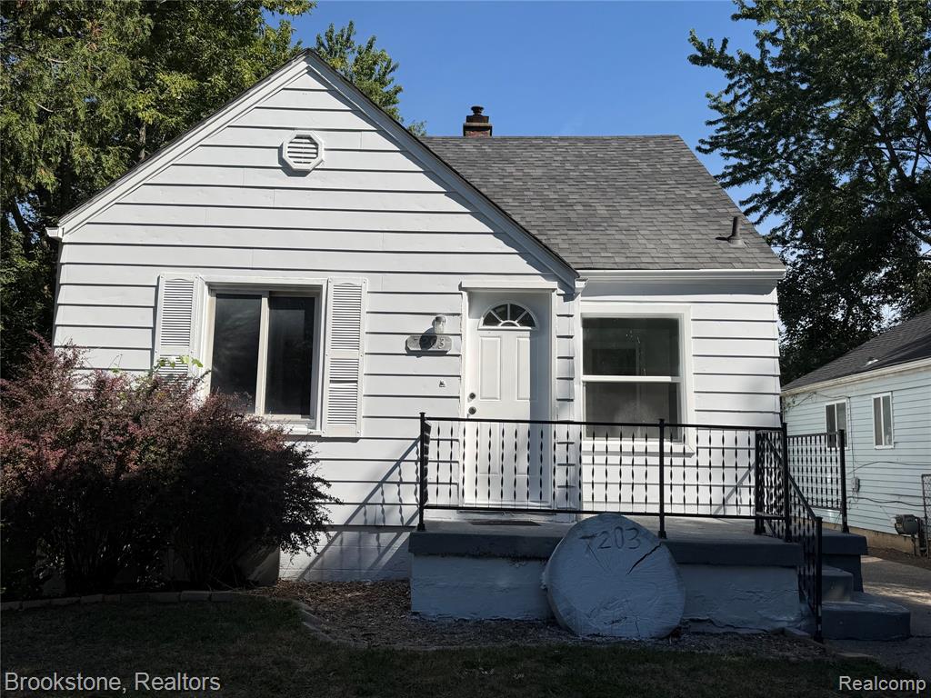 7203 Orchard Avenue, Warren, MI 48091