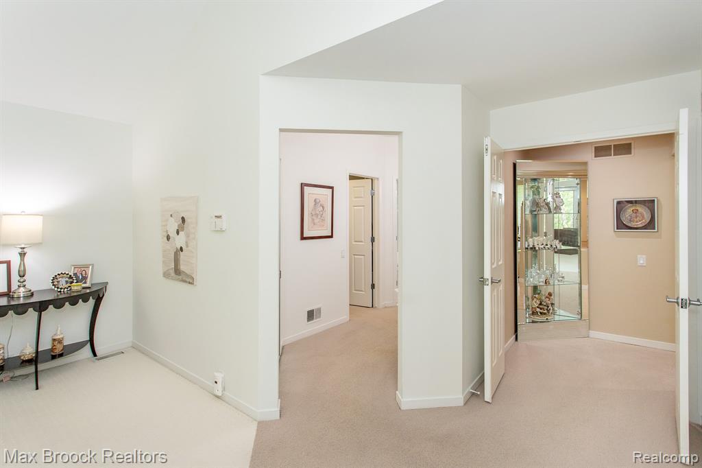 6524 Pleasant Lake Court, West Bloomfield, MI — Photo 28
