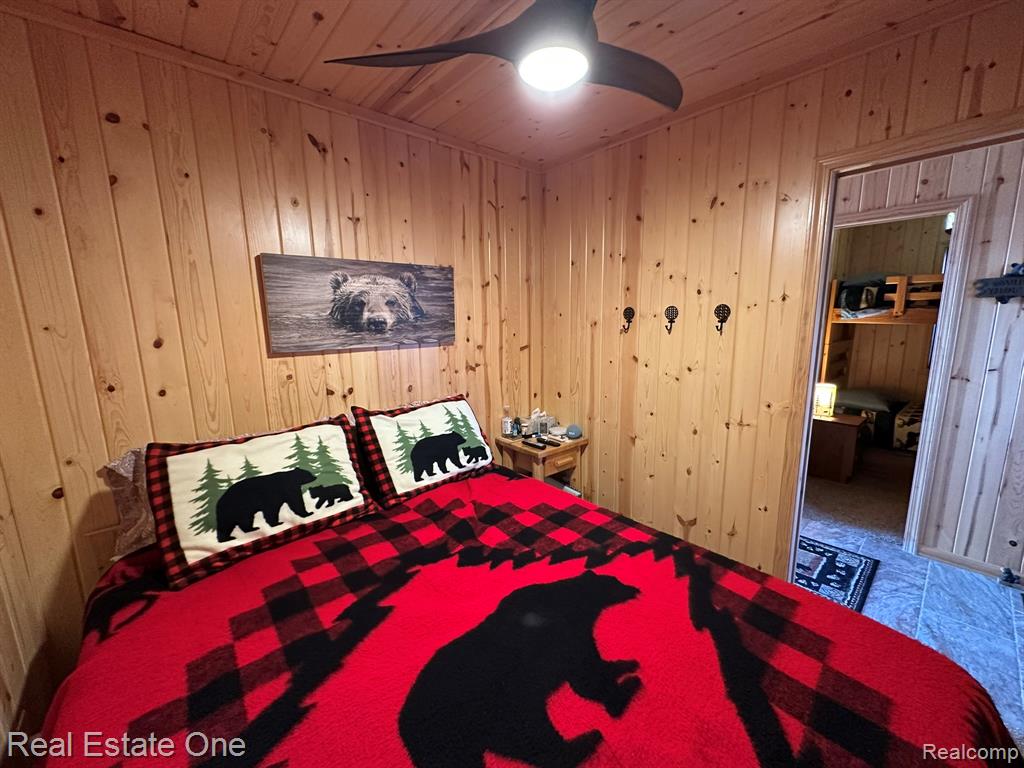 8175 E HOUGHTON LAKE, 1, Houghton Lake, MI 48629 — Photo 11