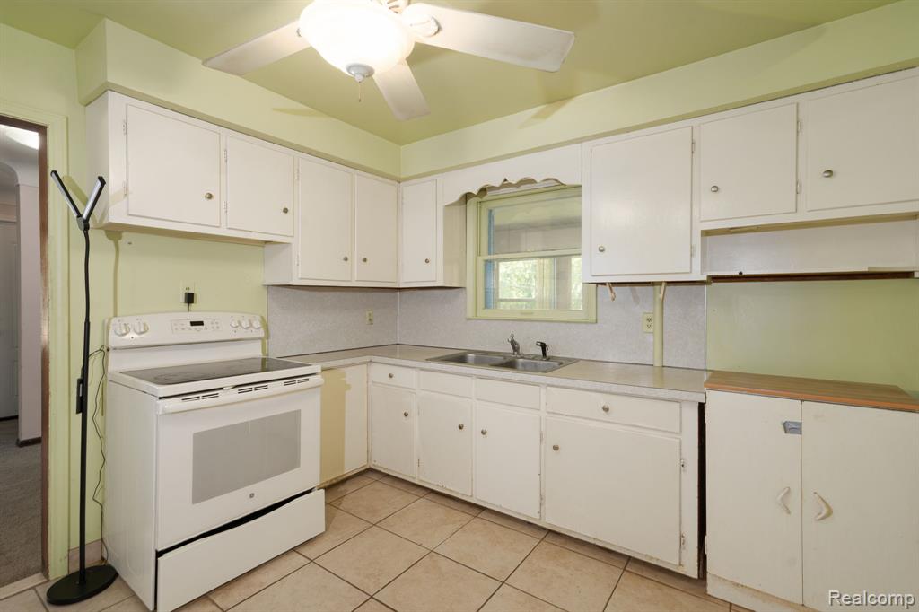426 Driftwood Avenue, Rochester Hills, MI 48307 — Photo 13