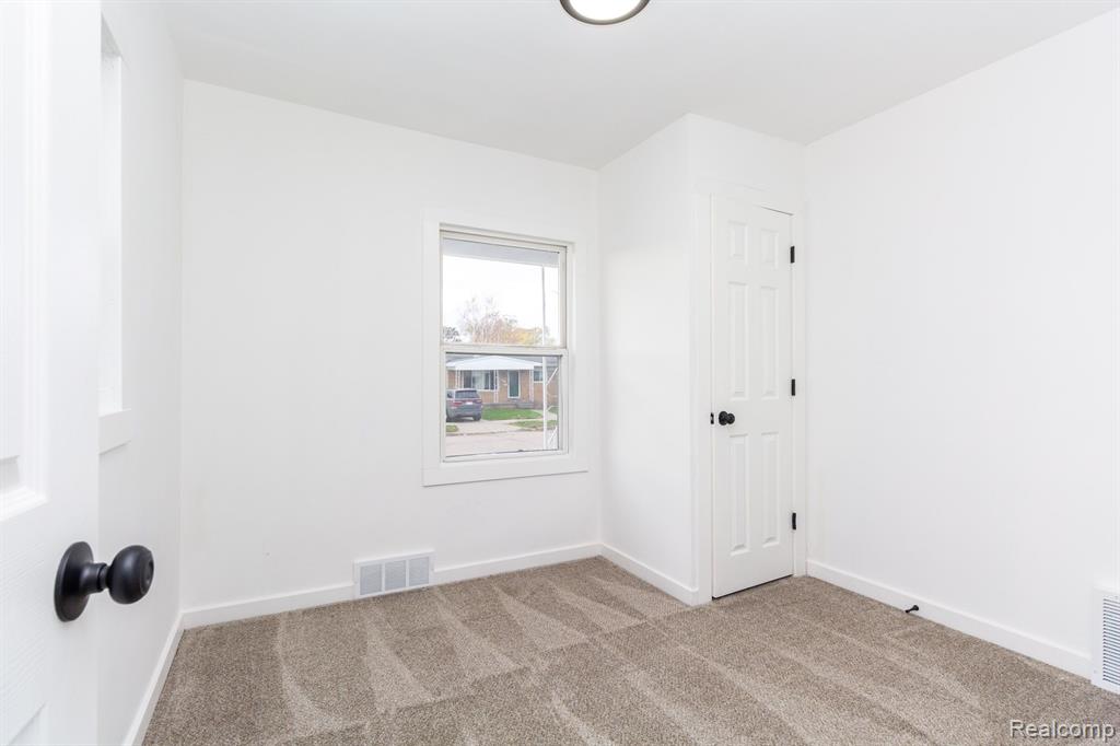 7641 WESTMINSTER Avenue, Warren, MI 48091 — Photo 16