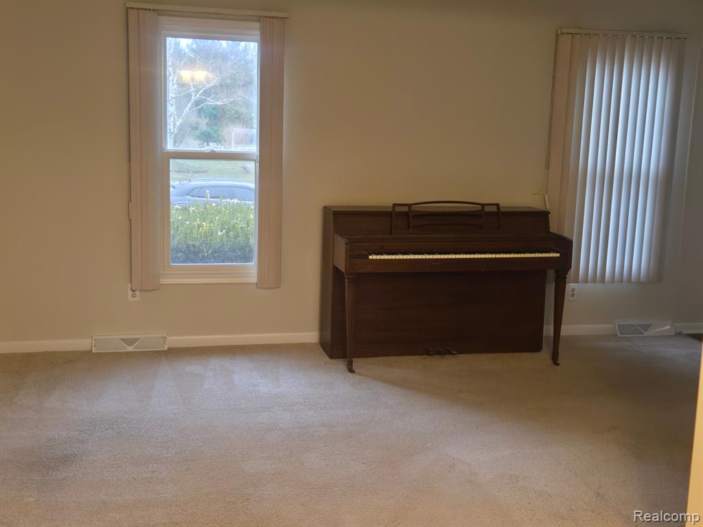 8970 GLASGOW Drive, White Lake, MI — Photo 4