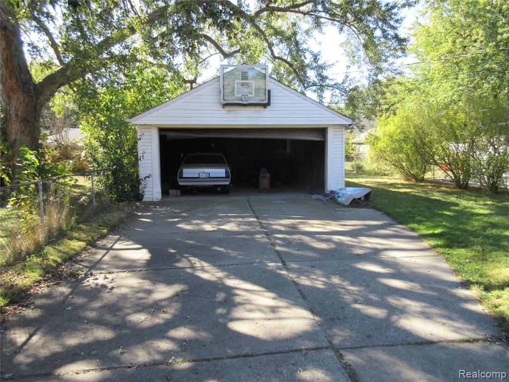 19926 Damman Street, Harper Woods, MI 48225 — Photo 7