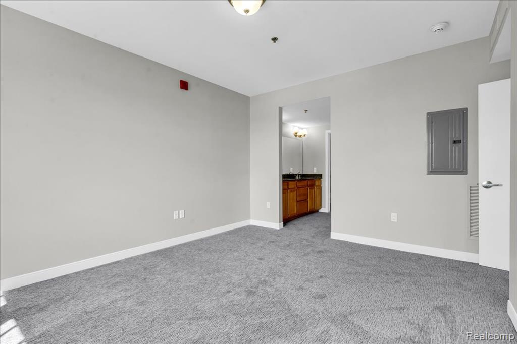 525 W Lafayette Boulevard, 18E, Detroit, MI 48226 — Photo 22