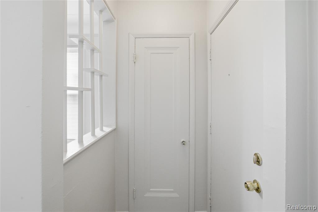 26316 Powers Avenue, Dearborn Heights, MI 48125 — Photo 6