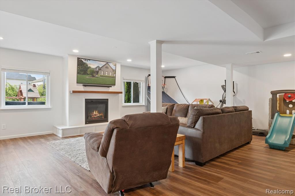 8567 Hummingbird, Commerce Twp, MI 48382 — Photo 41