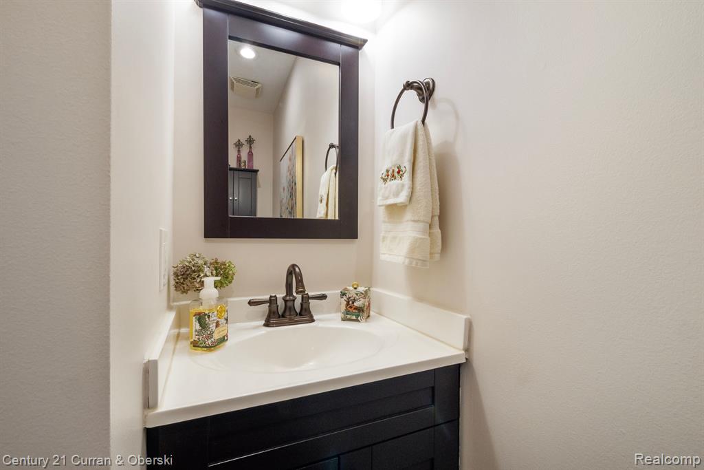 634 S HARVEY Street, Plymouth, MI 48170 — Photo 16