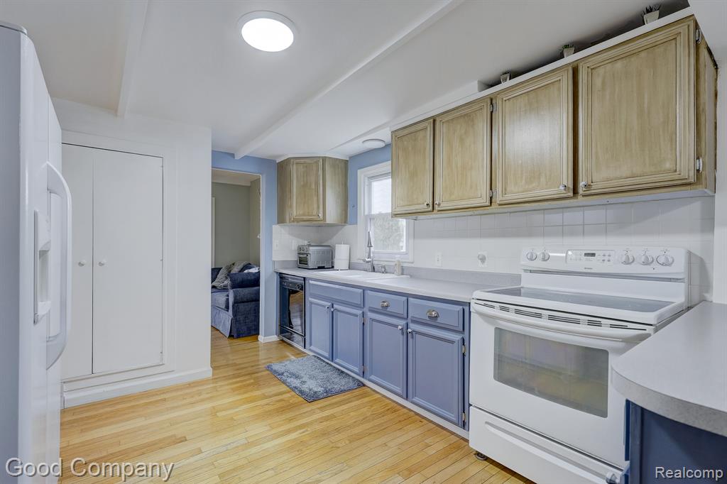 29329 Tawas Street, Madison Heights, MI 48071 — Photo 18