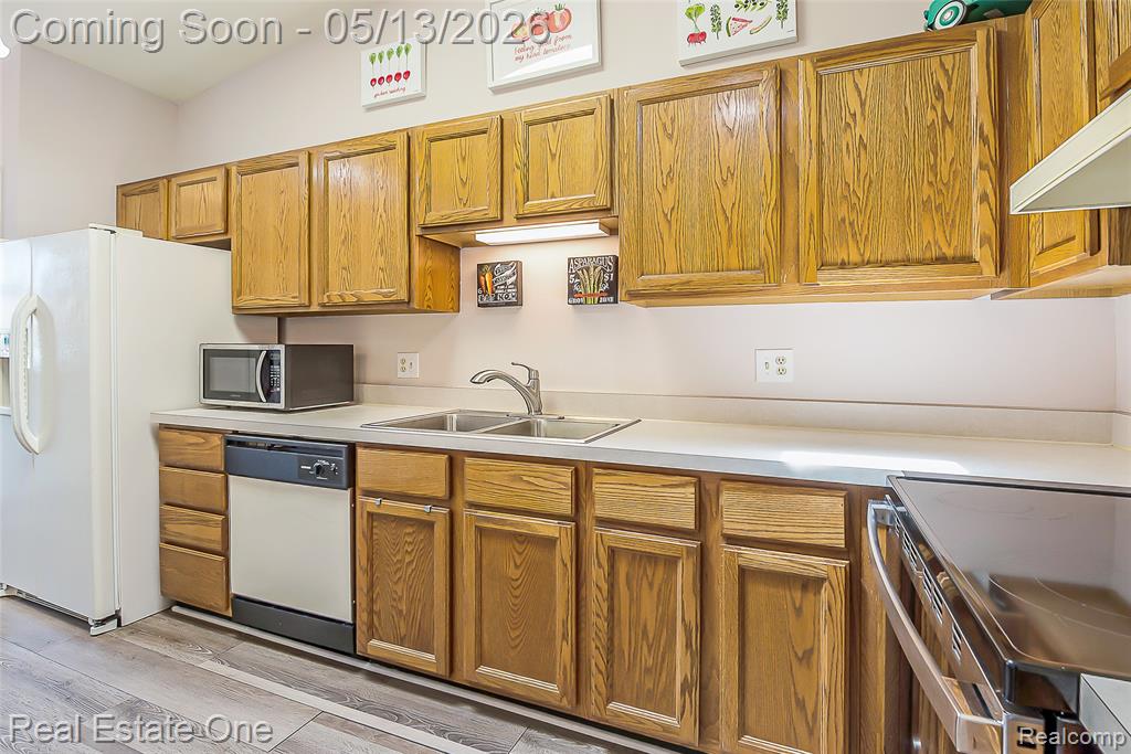 61962 YORKTOWN Drive, 2, South Lyon, MI 48178 — Photo 7