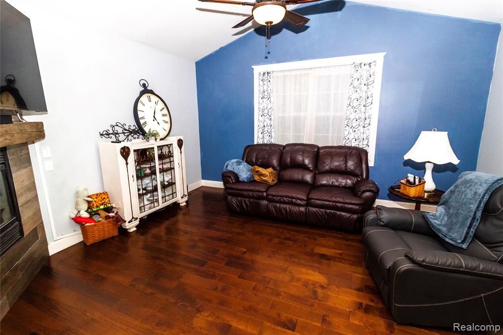 8314 Mill Pointe Court, Goodrich Vlg, MI — Photo 18