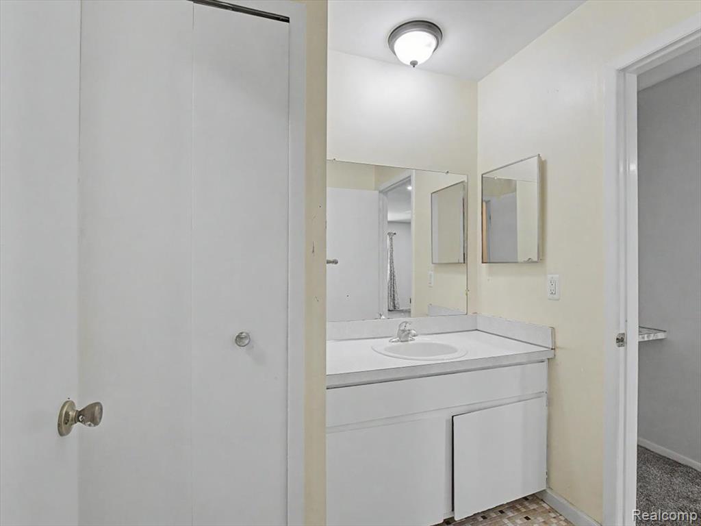 41957 Utica Road, Sterling Heights, MI 48313 — Photo 30