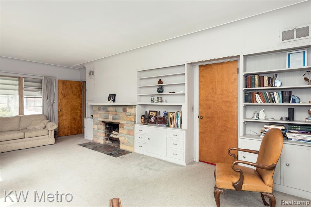 49151 RIDGE Court, Northville, MI 48168 — Photo 6