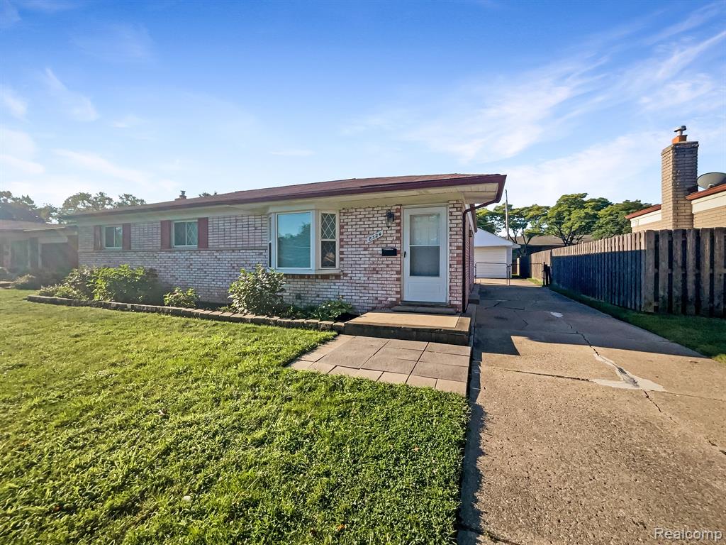 8324 SAN MARCO Boulevard, Sterling Heights, MI 48313 — Photo 2