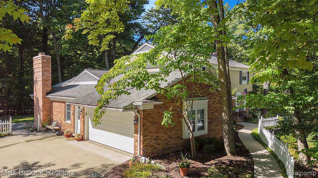32533 Robinhood Drive, Beverly Hills, MI 48025 — Photo 43