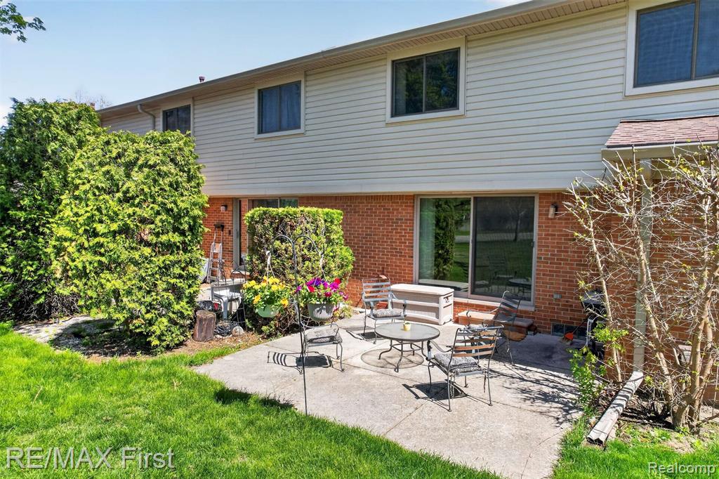3660 Old Creek Road Road, 36, Troy, MI 48084 — Photo 2