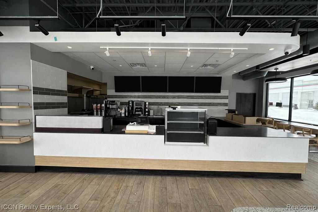 1235 W 14 Mile Road, Madison Heights, MI 48071 — Photo 8
