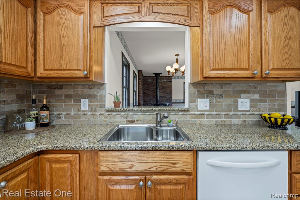 48374 Cardinal Street, Shelby Twp, MI 48317 — Photo 14
