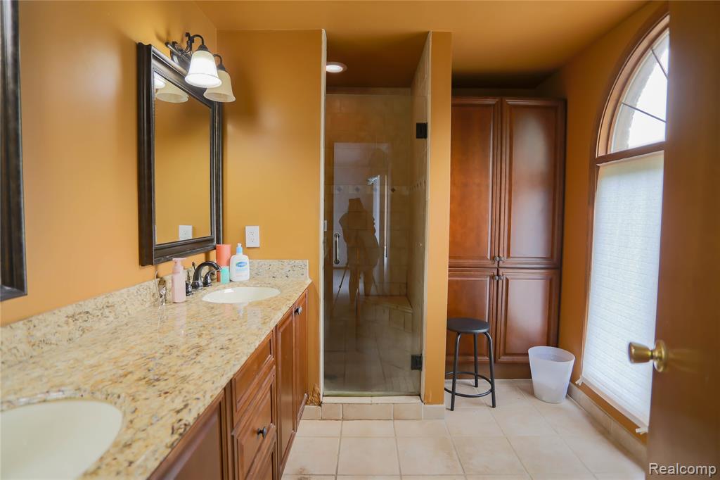 810 Box Canyon Court, Rochester Hills, MI 48309 — Photo 37