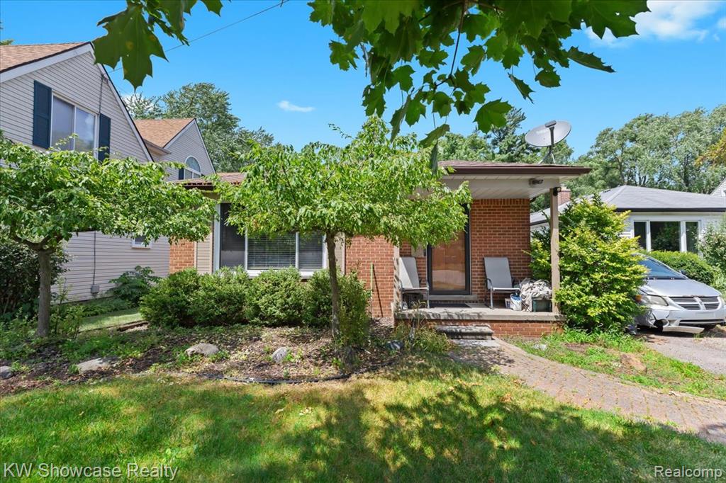 3994 Beechgrove Drive, Waterford, MI 48328 — front exterior