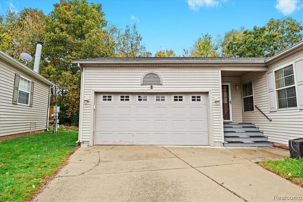 11078 Wood Run Circle, South Lyon, MI 48178 — Photo 27