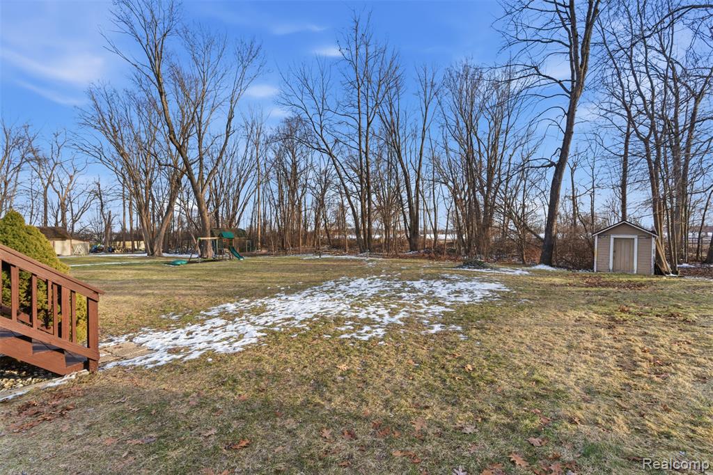 4051 Lake Front Street, Waterford, MI 48328 — Photo 36