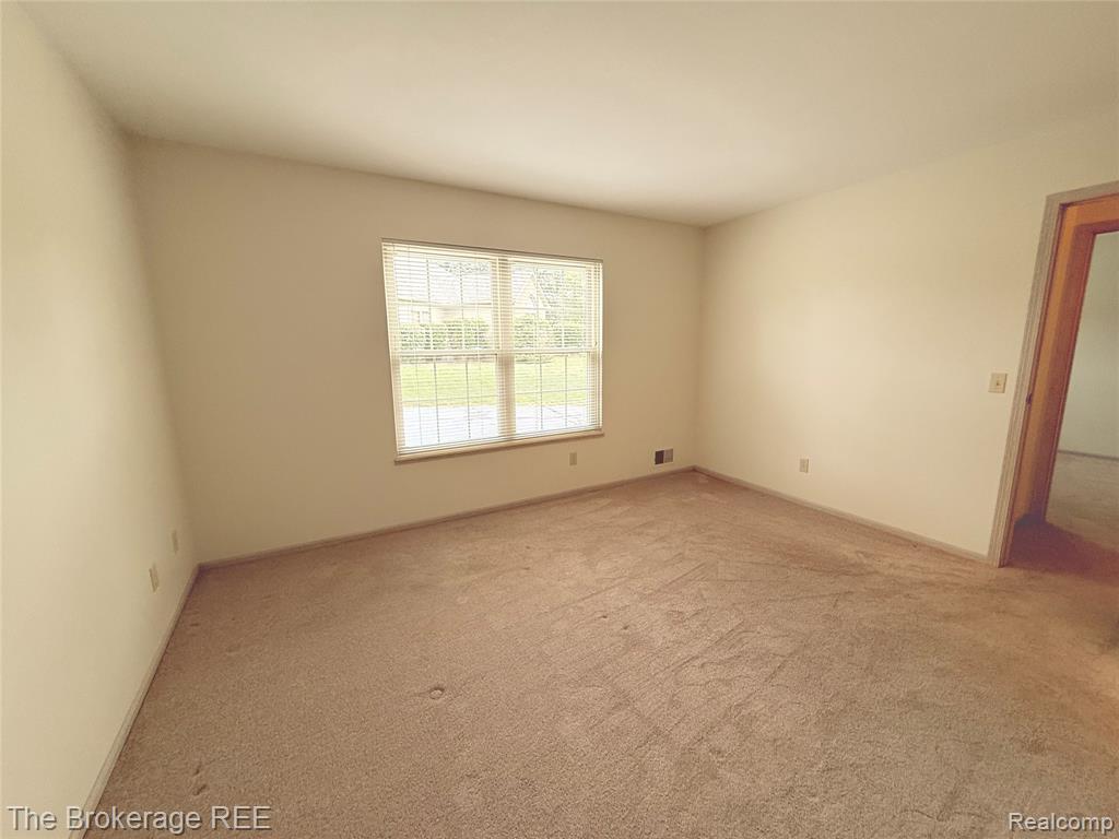 610 Perry Creek Drive, Grand Blanc, MI 48439 — Photo 23