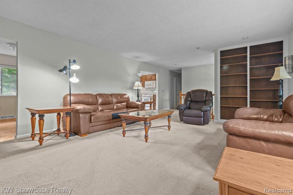 7675 VISGER Avenue, Waterford, MI 48329 — Photo 8