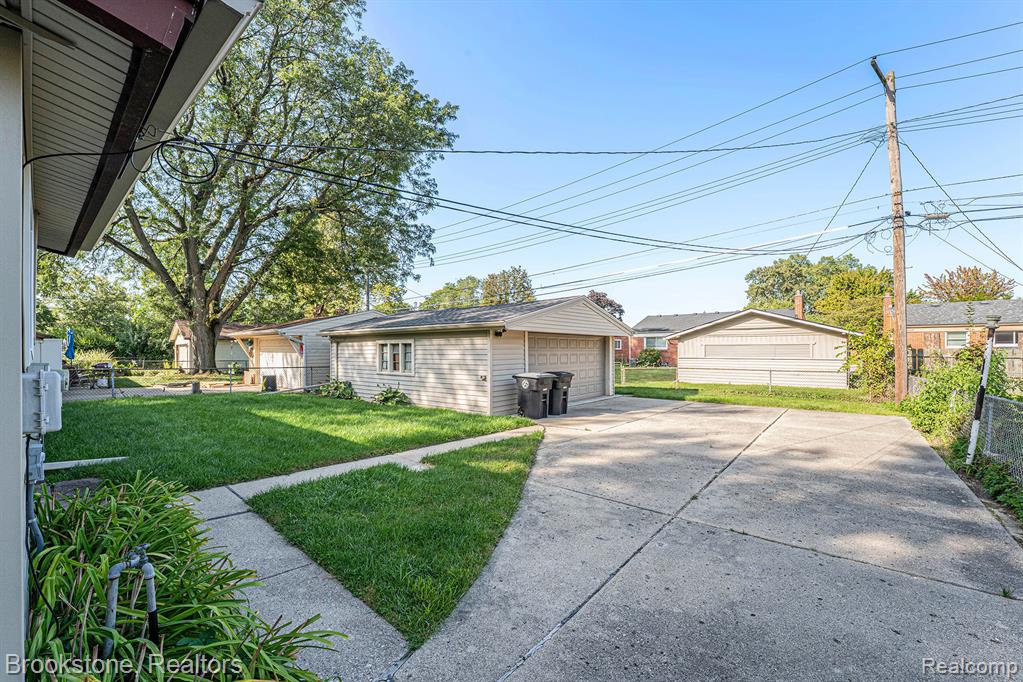 9279 Idaho Street, Livonia, MI 48150 — Photo 16
