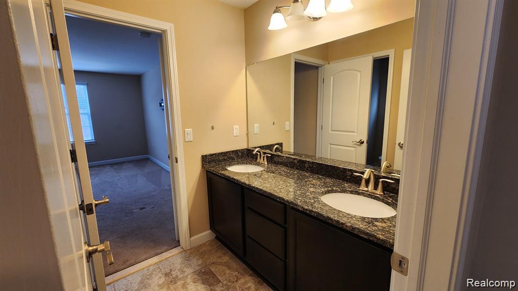 4872 W Stonegate Circle, Lake Orion, MI — Photo 22