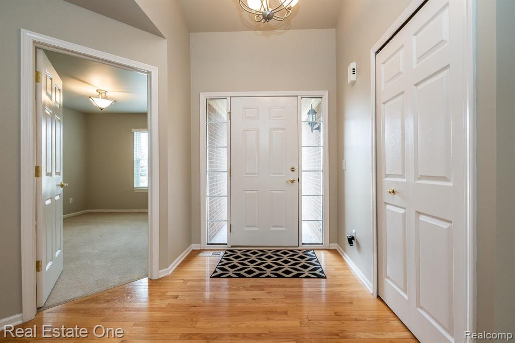 8113 SUTTON Court, White Lake, MI — Photo 3
