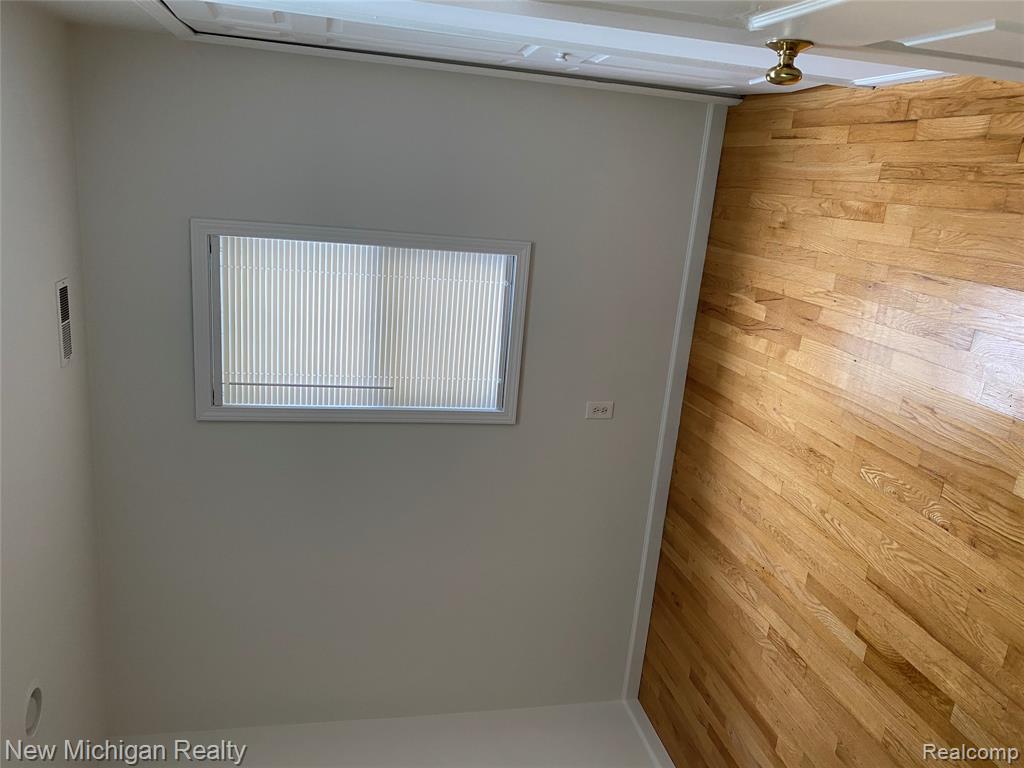 5659 CLIPPERT Street, Dearborn Heights, MI 48125 — Photo 10