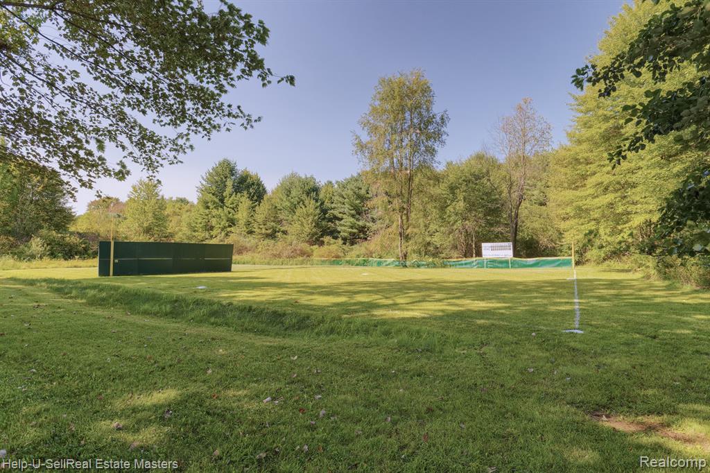 2152 HUNTERS Park W, St. Clair, MI 48079 — Photo 17