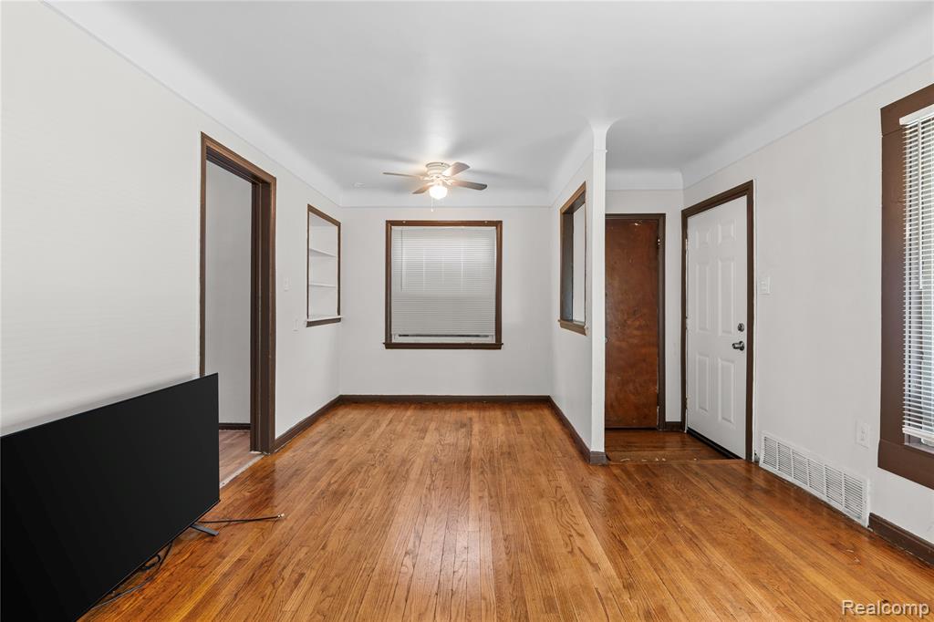 6021 Greenview Avenue, Detroit, MI 48228 — Photo 3