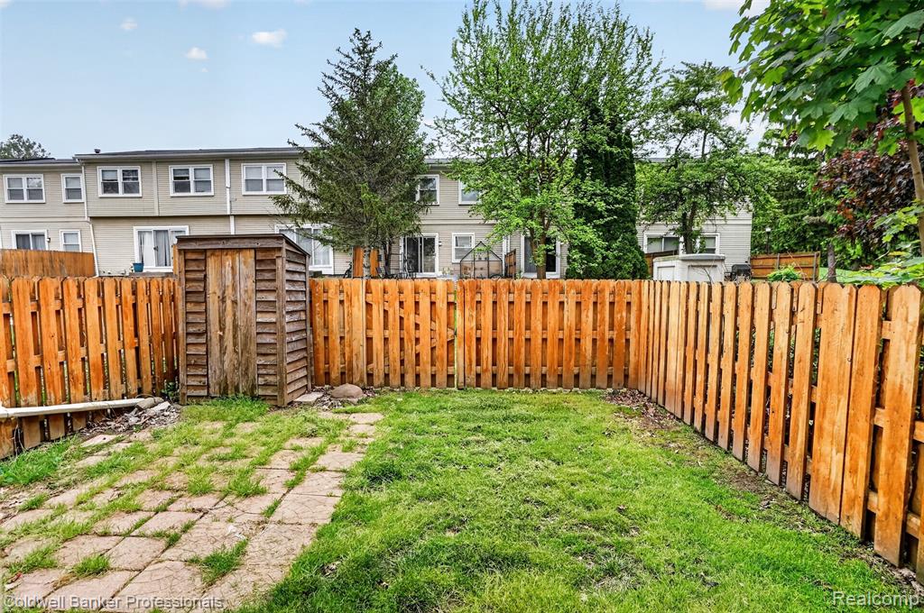 902 Little Hill Court, Rochester Hills, MI 48307 — Photo 17