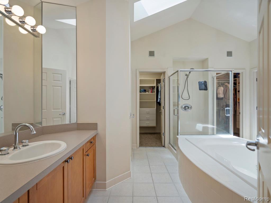 7253 CARLYLE, West Bloomfield, MI — Photo 36