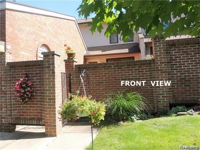 404 WILLOW GROVE Lane, Rochester Hills, MI 48307 — front exterior