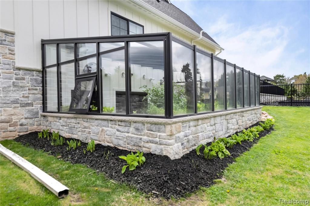 8439 Holcomb Road, Clarkston, MI 48348 — Photo 14
