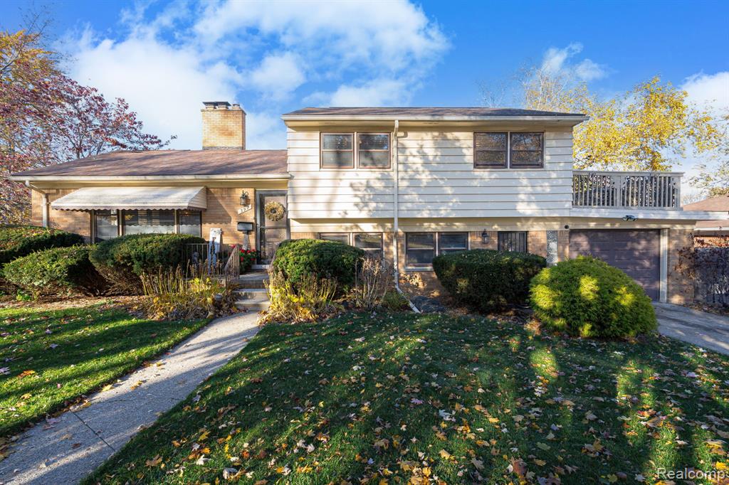392 Cambridge Drive, Mount Clemens, MI 48043 — Photo 2